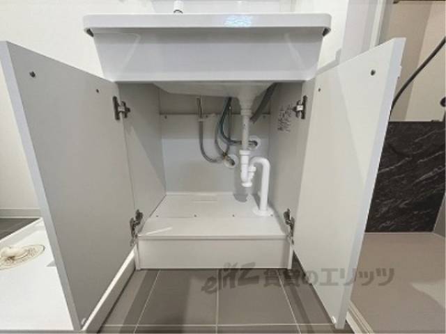 洗面所　洗面所下部収納