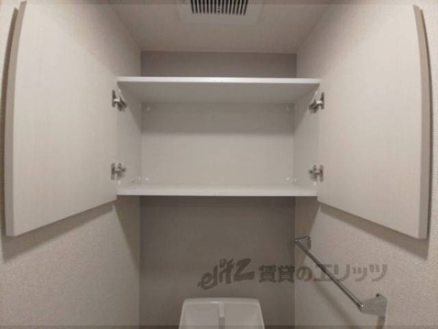 トイレ　収納上部