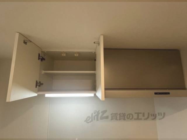 キッチン　上部収納