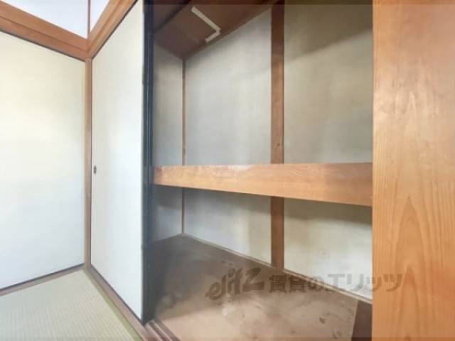 和室　収納