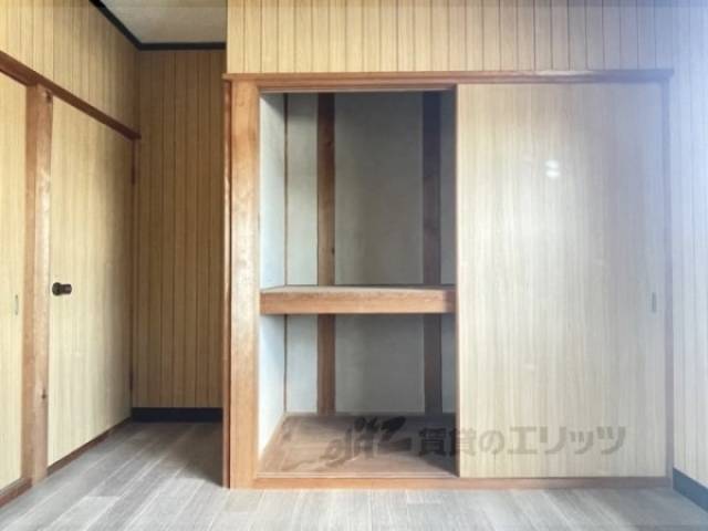 洋室　収納