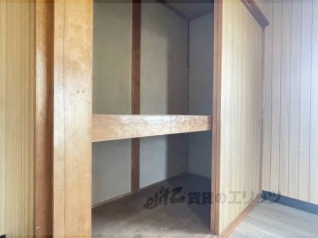 洋室　収納
