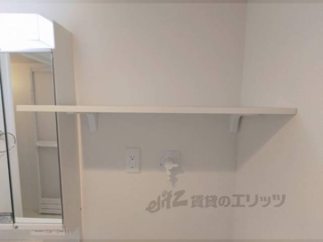 洗濯機置場　収納上部