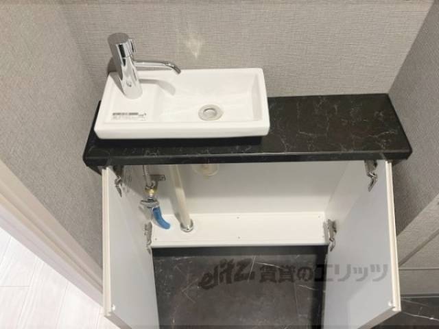 トイレ　収納下部