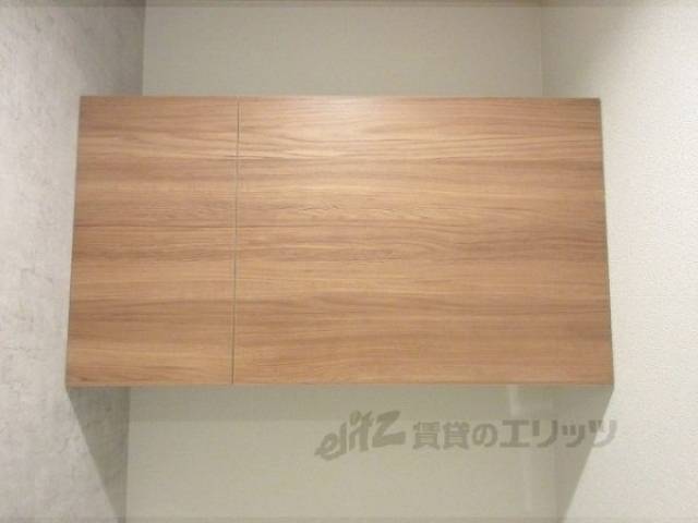 トイレ　トイレ上収納
