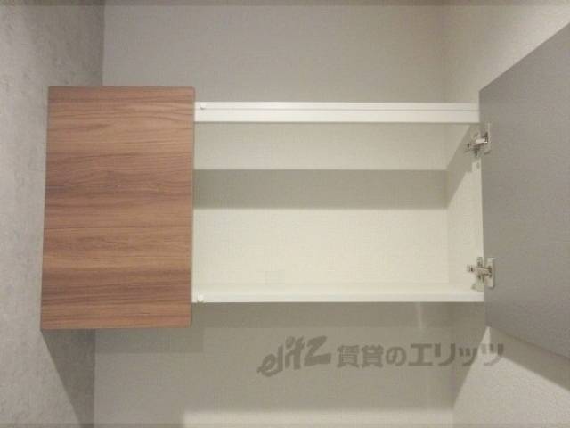 トイレ　トイレ上収納
