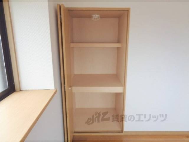 洋室　収納