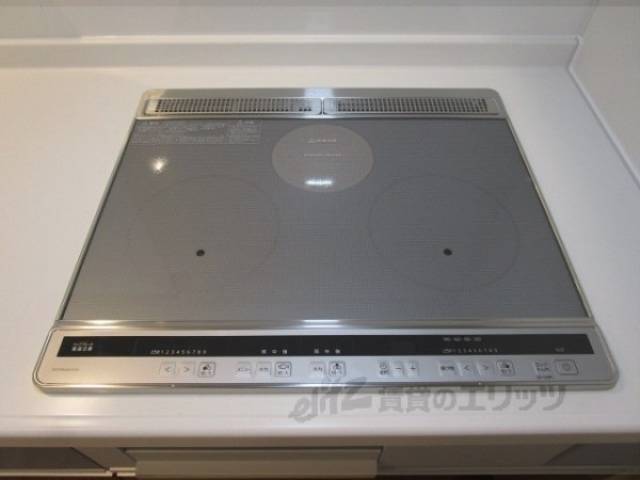 キッチン　3口コンロ