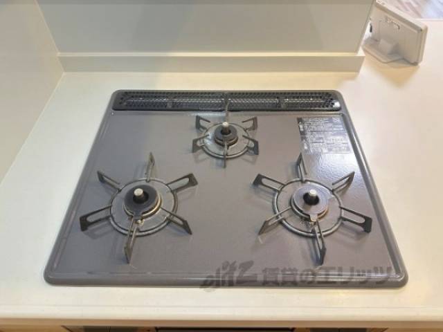 キッチン　３口コンロ