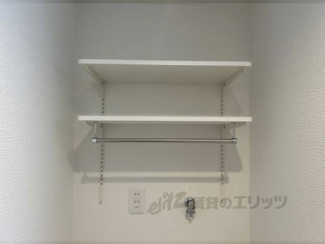 収納　洗濯機の上