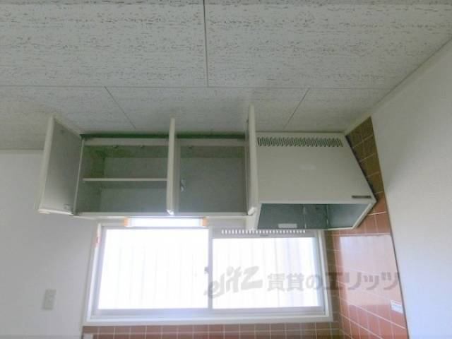 キッチン　上部収納棚