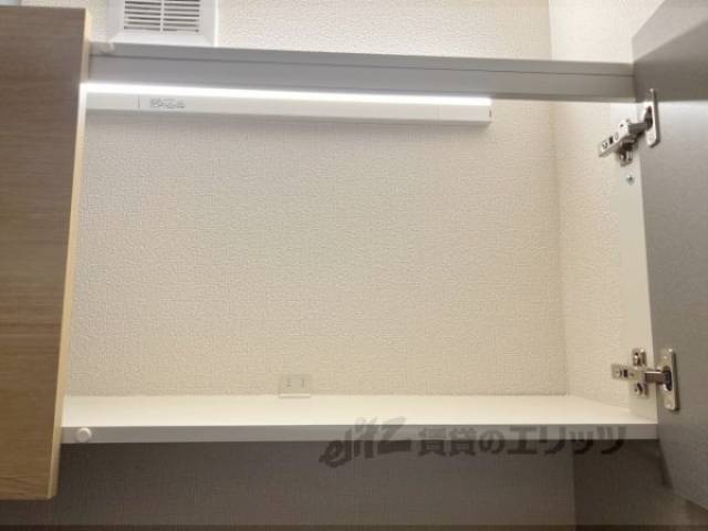 トイレ　収納上部