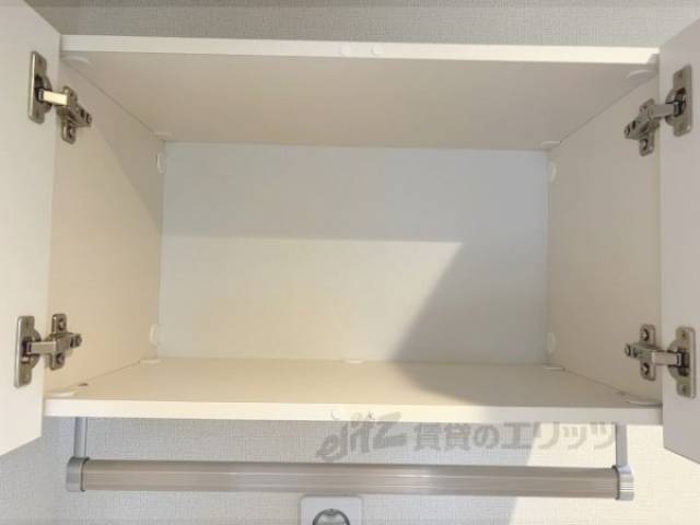 洗濯機置場　収納上部