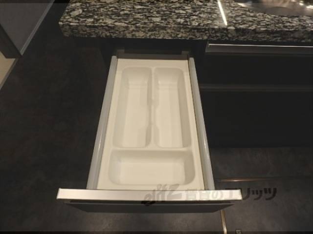 キッチン　収納下部