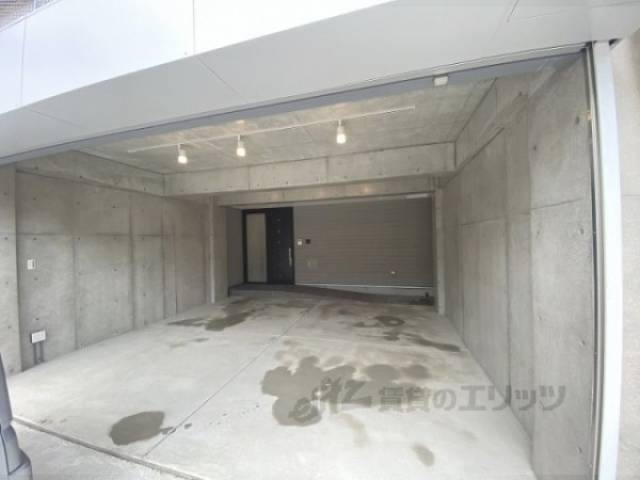 シャッター付き駐車場