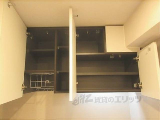 キッチン　上部収納