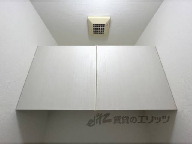 トイレ　上部収納