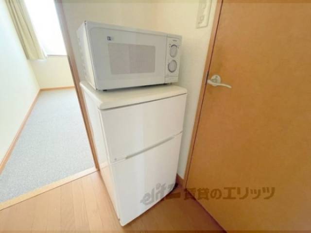 キッチン　冷蔵庫、電子レンジ