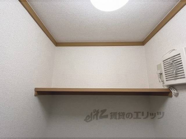 トイレ　物置