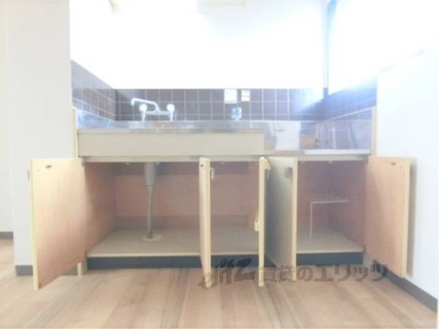 キッチン　下部収納棚