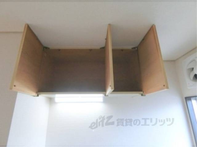 キッチン　上部収納棚