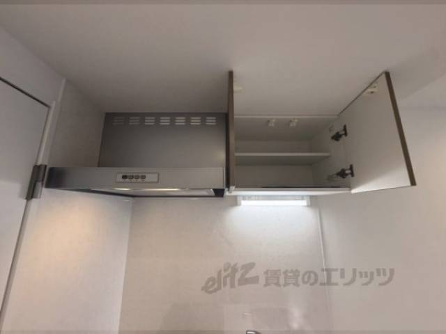 キッチン　上部収納