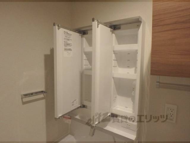 洗面所　上部収納