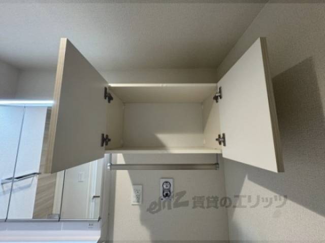 洗濯機置場　洗濯機置場上部収納