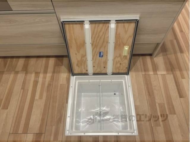 キッチン　床下収納