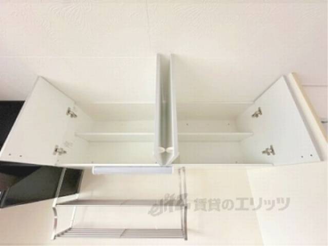 収納　キッチン上