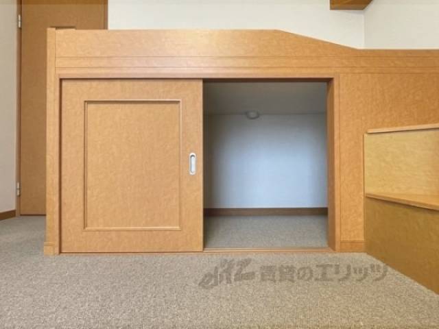 洋室　収納