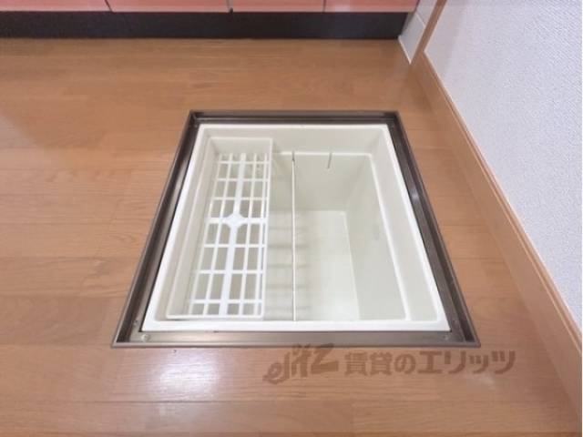 キッチン　床下収納