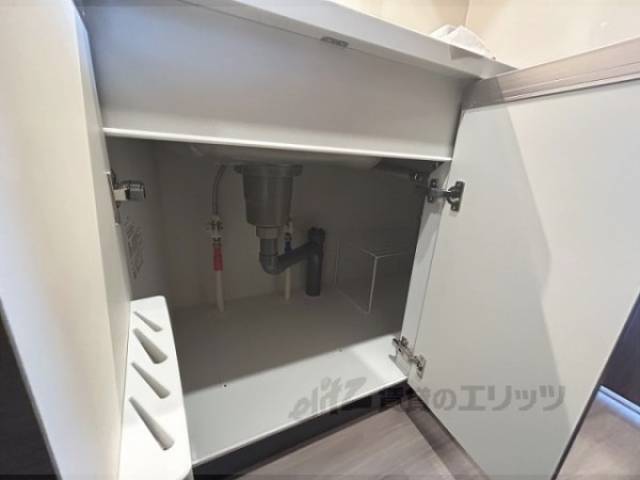 収納　キッチン下