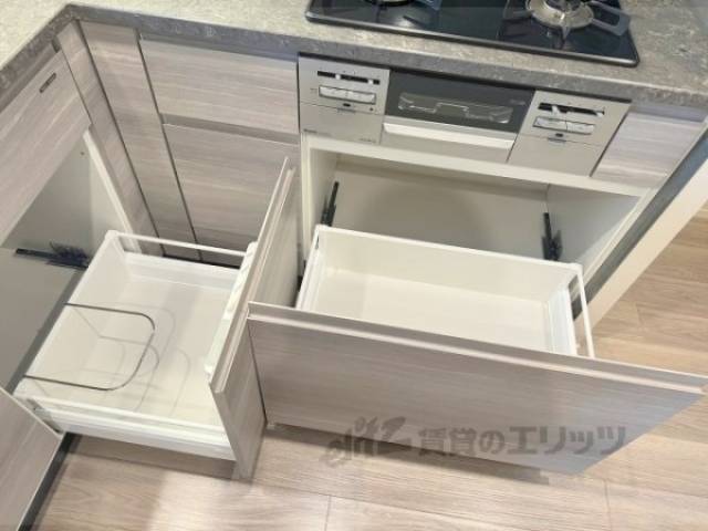 下駄箱　下部収納