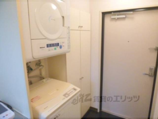 洗濯機置場　洗濯機と乾燥機が付いています。