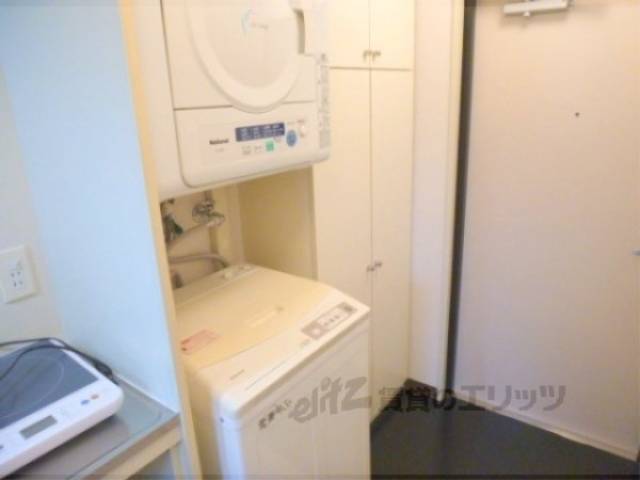 洗濯機置場　洗濯機と乾燥機が付いています。