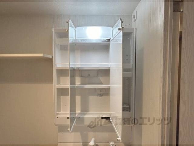 収納　洗面台上