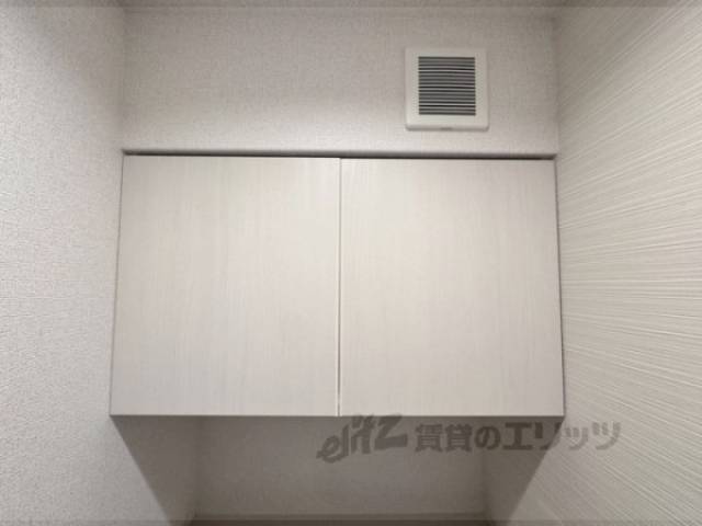 トイレ　トイレ上収納