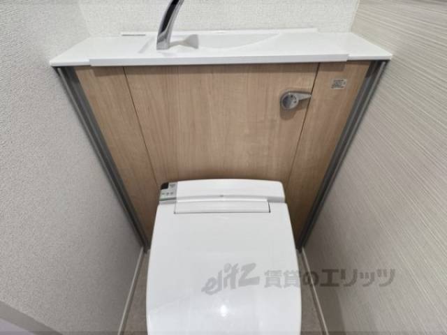 トイレ　トイレ横収納