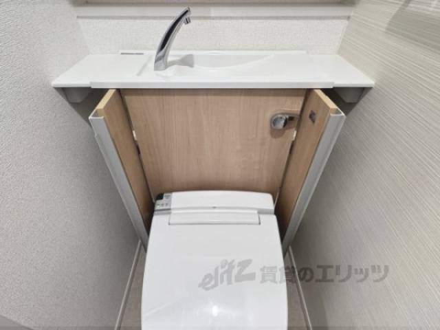 トイレ　トイレ横収納