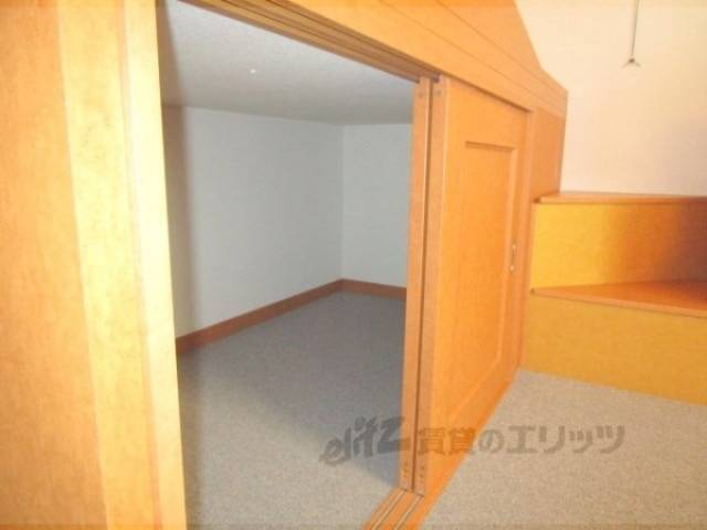 寝具下収納