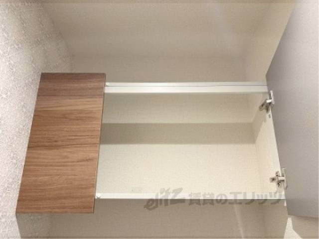 トイレ　上部収納