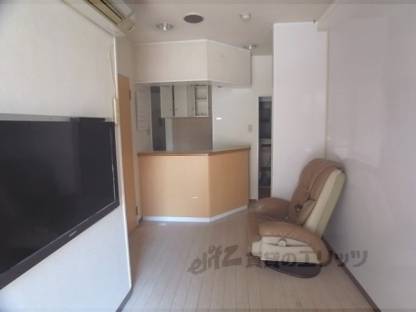 店舗内　玄関から受付