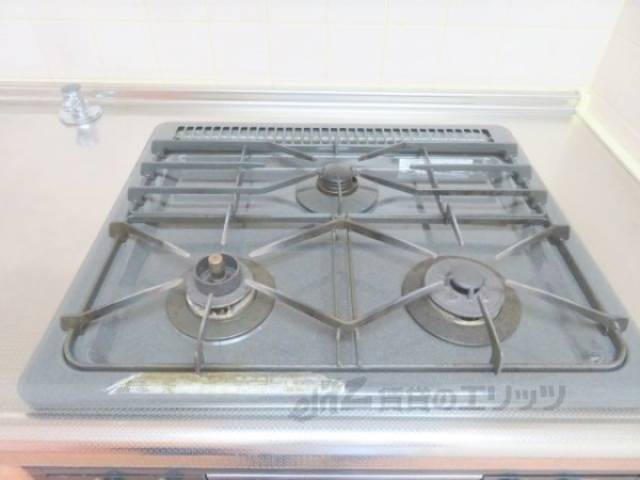 キッチン　３口コンロ