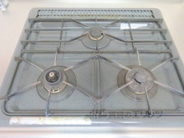 キッチン　３口コンロ