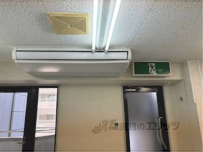 エアコン　エアコン（入り口側）