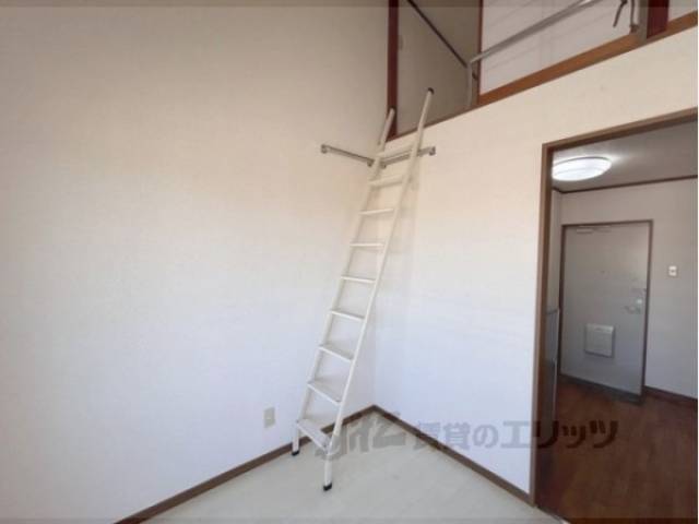 洋室　梯子