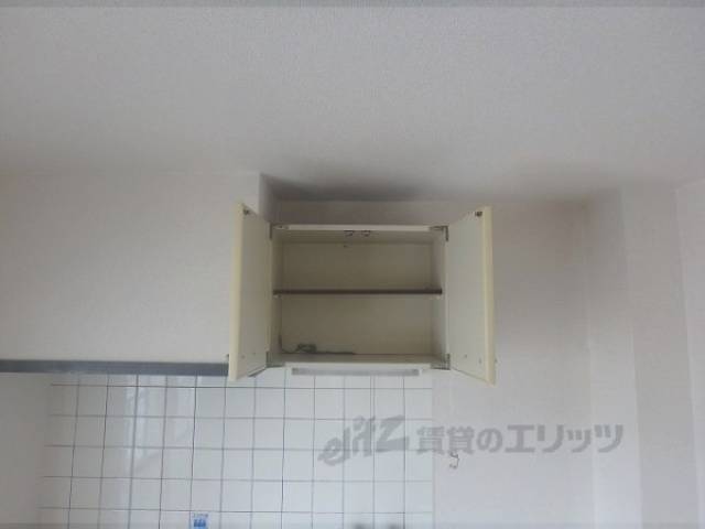 収納　キッチン上