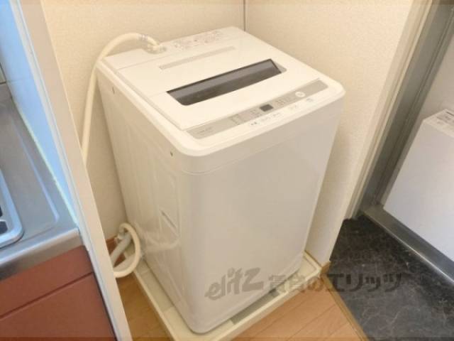 洗濯機置場　洗濯機