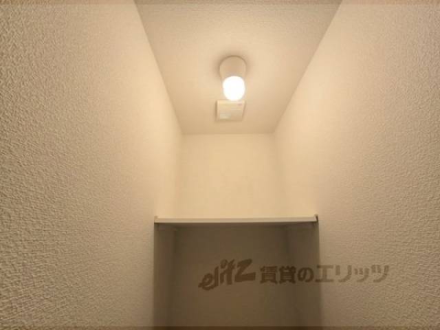 トイレ　上収納